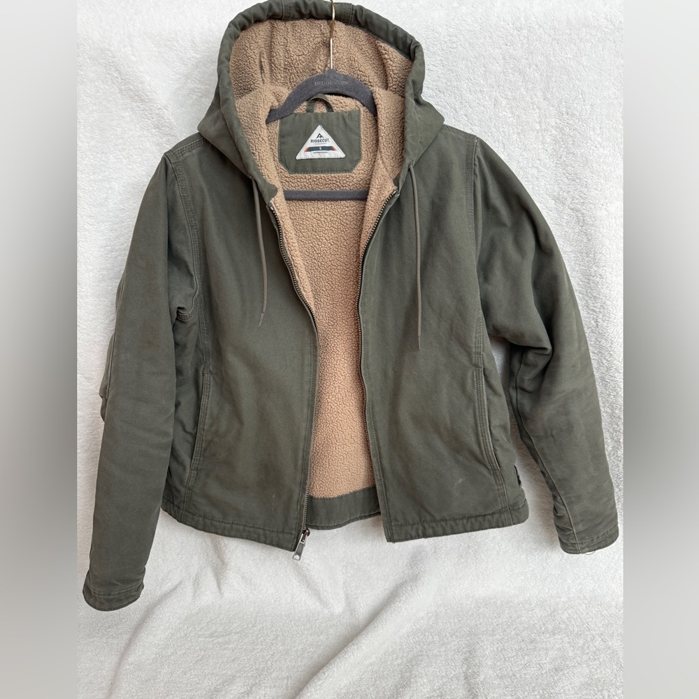 RIDGECUT women’s sherpa-lined duck jacket